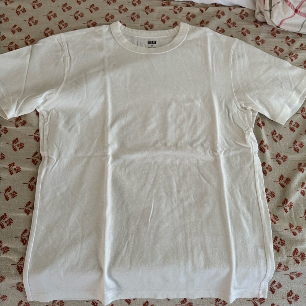 Uniqlo white tee
